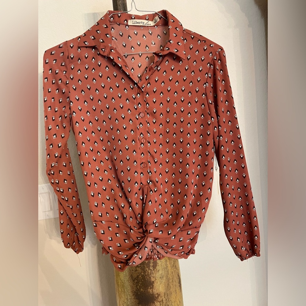 Liberty Love quarter button-down blouse geometric print & twist-front design XS